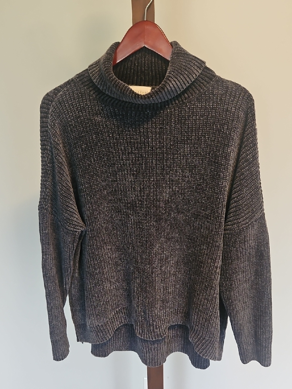 Bella Ella Men's Charcoal Ribbed Turtleneck Sweater...Small